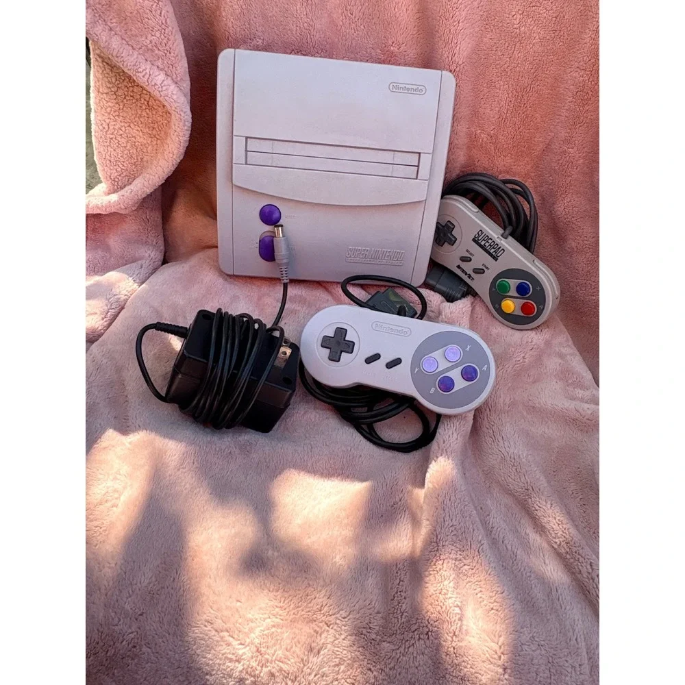 Nintendo SNES Super Nintendo Console SNS-101 2 Controllers AC Adapter TESTED